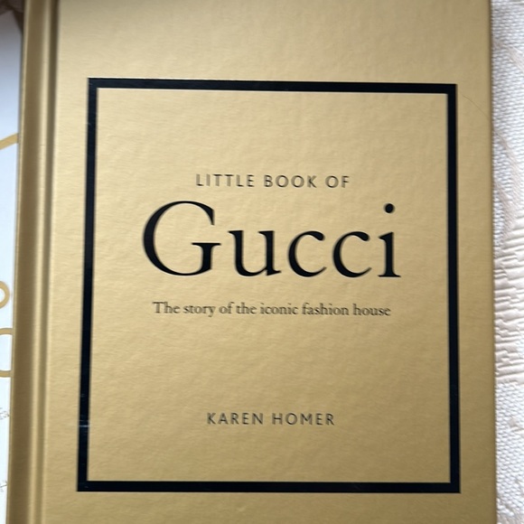 NWT COLLECTION OF FOUR STYLE BOOKS OF CHANEL, LV, PRADA AND GUCCI - Picture 6 of 8